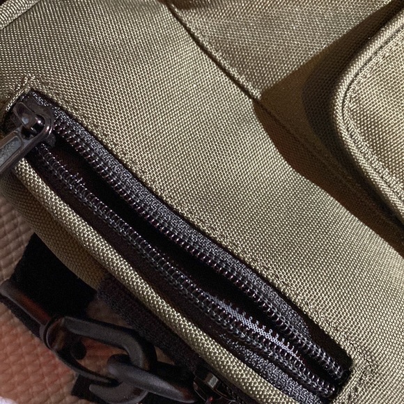 SOLD! CARHARTT cross body bag - Picture 6 of 7